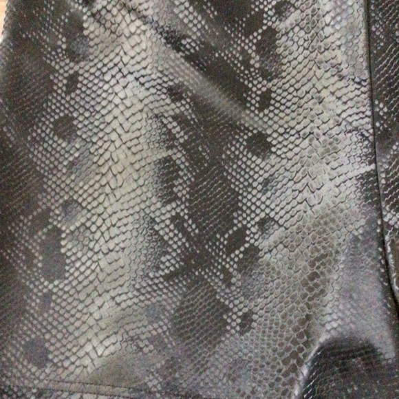 SHEIN Curve High Waist Snakeskin Print Shorts - Picture 10 of 11